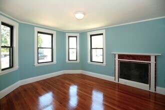508 Heath St, Unit 1 in Brookline, MA - Foto de edificio - Building Photo
