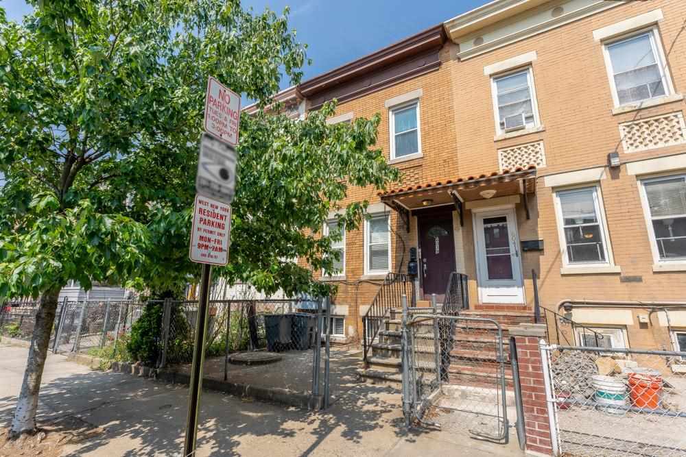 6039 Palisade Ave-Unit -Ground Fl in West New York, NJ - Building Photo