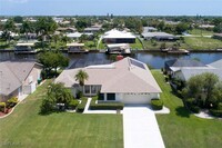 1422 SE 12th Terrace in Cape Coral, FL - Foto de edificio - Building Photo