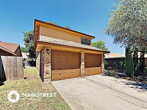 2425 Sutton Dr in Arlington, TX - Foto de edificio - Building Photo