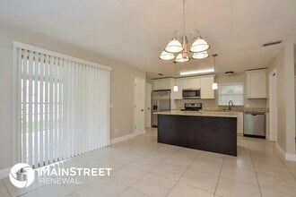 1089 E Hancock Dr in Deltona, FL - Foto de edificio - Building Photo