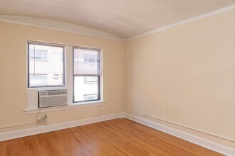 556 W Arlington Pl, Unit K09J in Chicago, IL - Foto de edificio - Building Photo