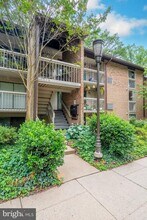 1530 Moorings Dr in Reston, VA - Foto de edificio - Building Photo