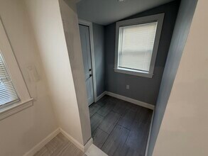 31 Middle St, Unit A in Newton, MA - Building Photo - Building Photo