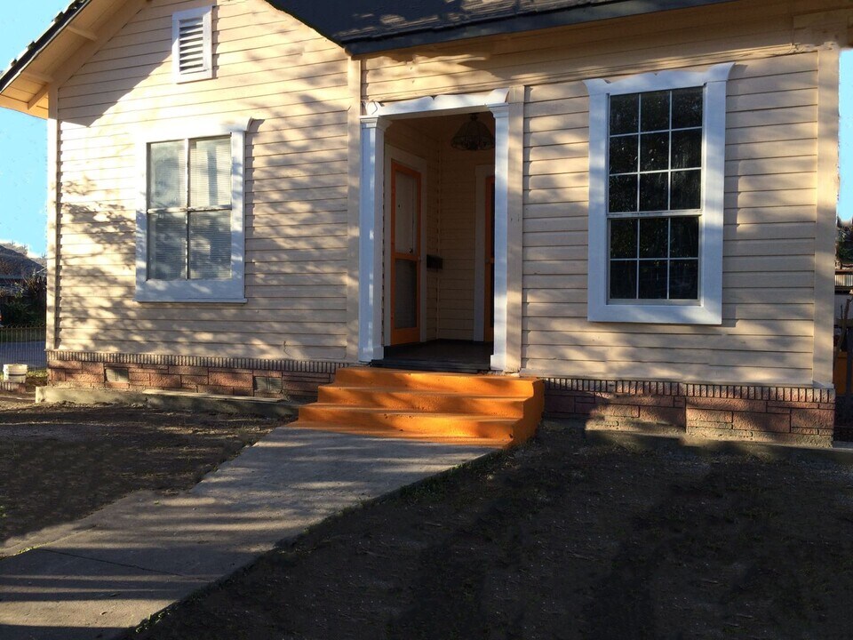 203 Gorman, Unit B in San Antonio, TX - Building Photo