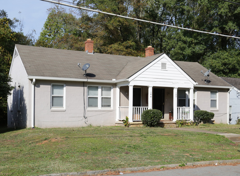 197-199 Holderness St SW in Atlanta, GA - Building Photo