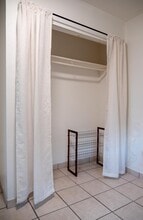 570 SW 72nd Ct in Miami, FL - Building Photo - Building Photo