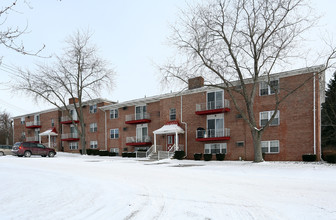 Carriage Hill Apartments in Canfield, OH - Building Photo - Building Photo