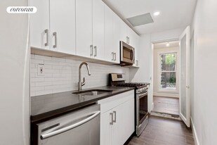 438 Lewis Ave in Brooklyn, NY - Building Photo