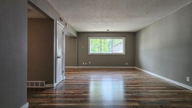 University Villas in Omaha, NE - Foto de edificio - Interior Photo