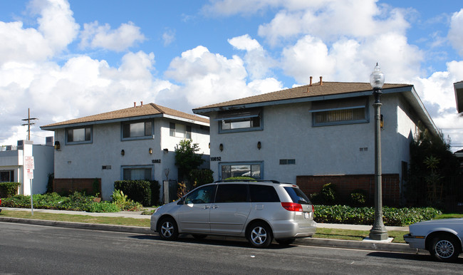 10882-10892 Oak St in Los Alamitos, CA - Building Photo - Building Photo