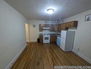 1615 Commonwealth Ave, Unit 11 in Boston, MA - Building Photo - Building Photo
