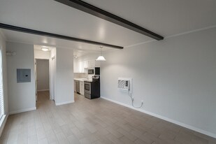 1604 S Denver Ave. in Tulsa, OK - Building Photo