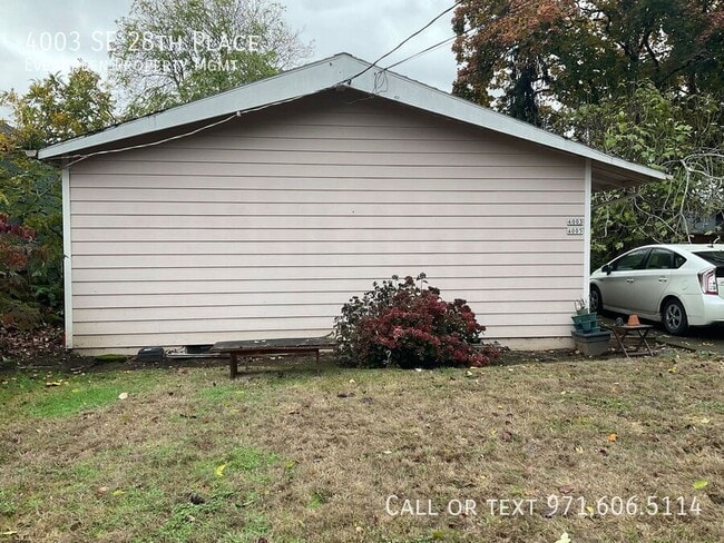 4003 SE 28th Pl in Portland, OR - Building Photo - Building Photo