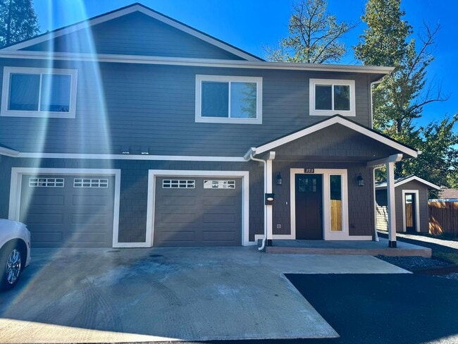 property at 951-953 SW H St