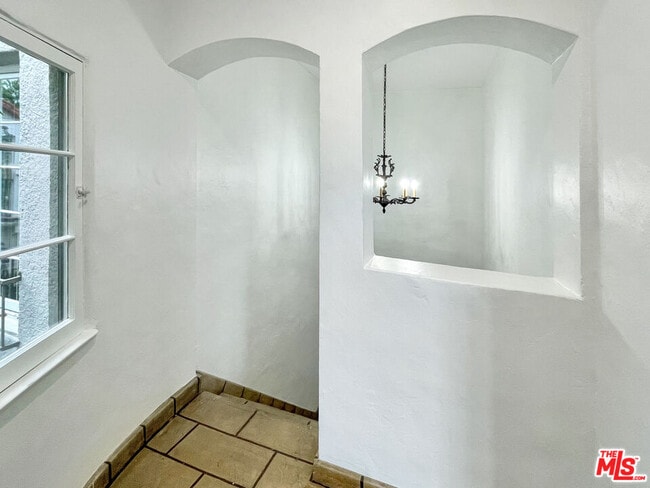 124 N Mansfield Ave in Los Angeles, CA - Building Photo - Building Photo