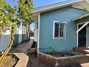 534 1/2 E 19th St in Long Beach, CA - Building Photo - Building Photo