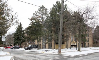 25 Dallner Rd in Toronto, ON - Building Photo