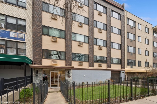 561 W Stratford Pl in Chicago, IL - Building Photo