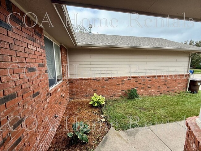 7505 W Cornelison in Wichita, KS - Foto de edificio - Building Photo