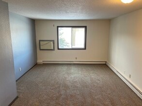 RC Square Apartments in Marshall, MN - Foto de edificio - Building Photo