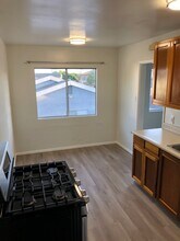 119 W Hillsdale St, Unit B in Inglewood, CA - Building Photo - Building Photo
