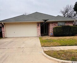 8436 Ruthette Dr in North Richland Hills, TX - Building Photo