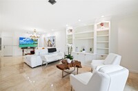 10473 NW 61 Ln. in Doral, FL - Foto de edificio - Building Photo