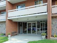 Charlton Park Apartments in Hamilton, ON - Building Photo - Building Photo