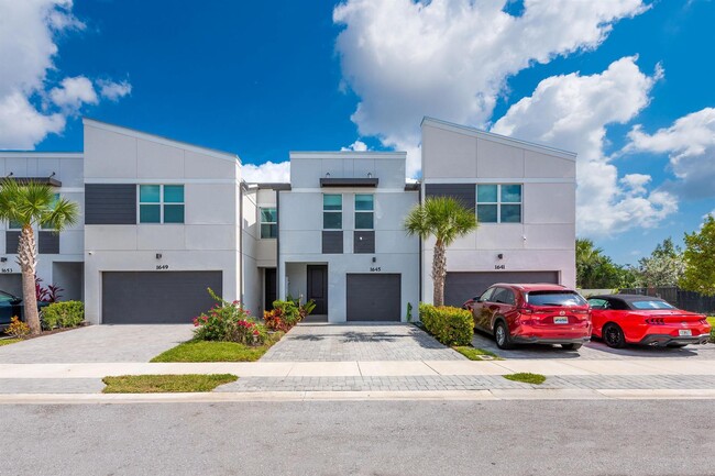 1645 Lindley St in Mangonia Park, FL - Building Photo - Building Photo