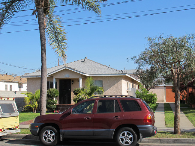 619 Nectarine St in Inglewood, CA - Building Photo - Building Photo