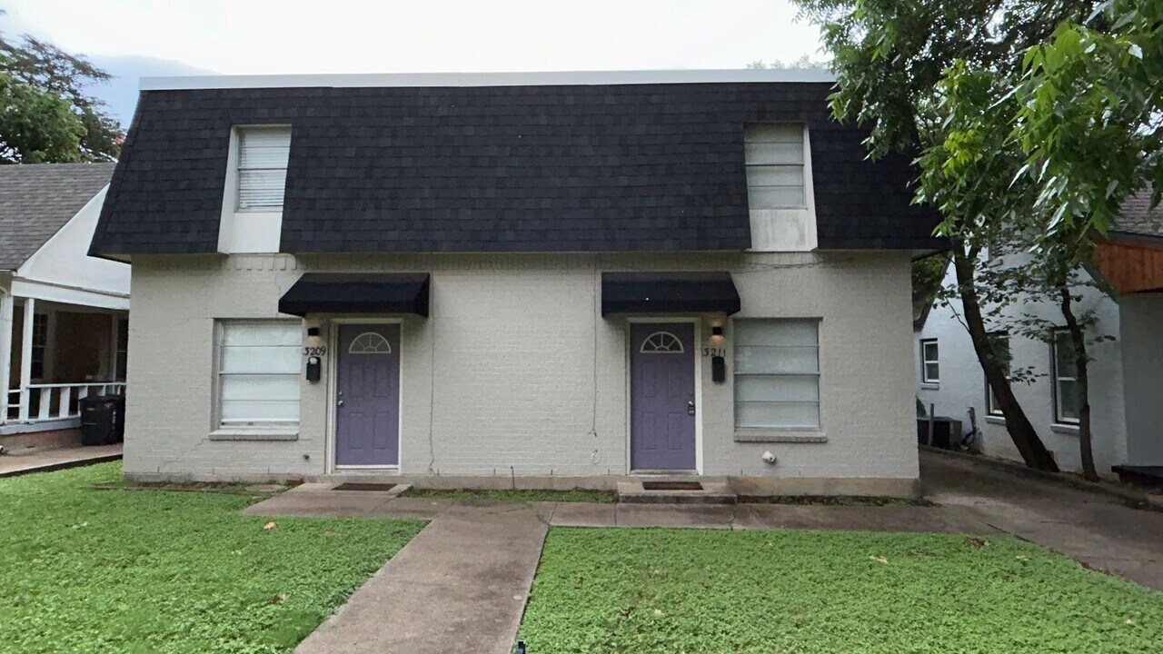 3211 Rogers Ave in Fort Worth, TX - Building Photo