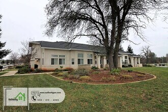 1294 Mighty Oak Ln in Redding, CA - Building Photo - Building Photo