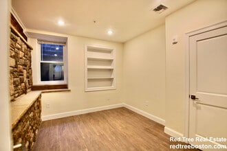 1614 Beacon St in Brookline, MA - Foto de edificio - Building Photo