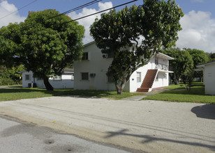 18440 NE 24th Ct in North Miami Beach, FL - Building Photo - Building Photo