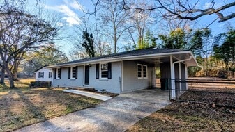 3100 Highland Dr SE in Smyrna, GA - Building Photo
