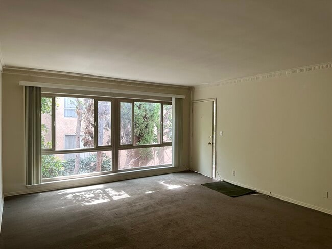 548 Kelton Ave, Unit 552.5 in Los Angeles, CA - Foto de edificio - Building Photo