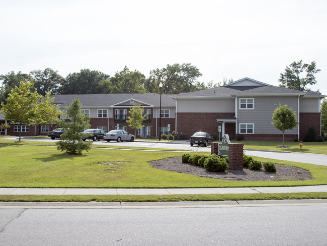 Dogwood Manor in Fayetteville, NC - Building Photo - Building Photo