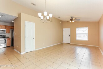 5054 Knightsbridge Cir N in Jacksonville, FL - Building Photo - Building Photo