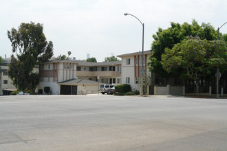 3028 W 4th St in Los Angeles, CA - Building Photo - Building Photo