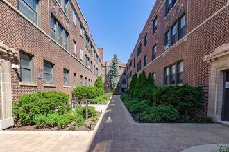 Ellis Court in Chicago, IL - Foto de edificio - Building Photo