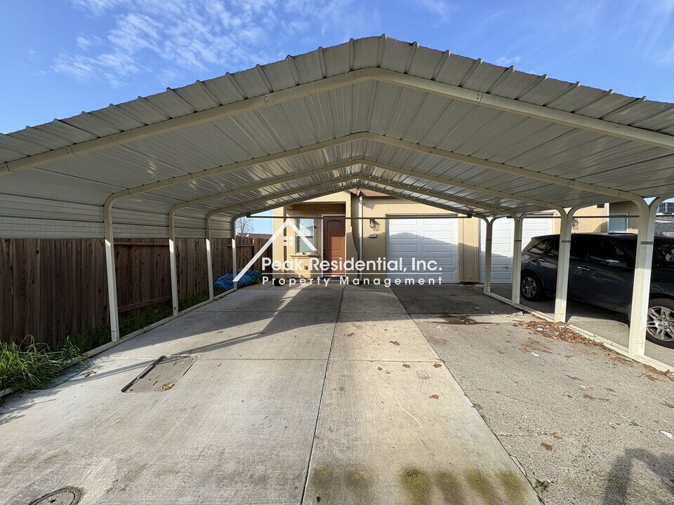 7662 Lisa Ann Ct in Sacramento, CA - Building Photo