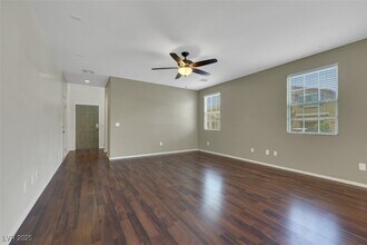 7595 Peaceful Trellis Dr in Las Vegas, NV - Building Photo - Building Photo