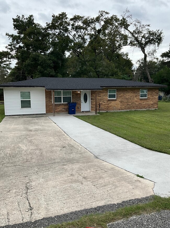 512 Quail Ln in Macclenny, FL - Foto de edificio - Building Photo