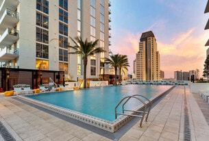 Ascent St. Petersburg in St. Petersburg, FL - Building Photo