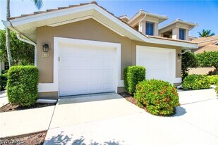 817 Carrick Bend Cir in Naples, FL - Building Photo