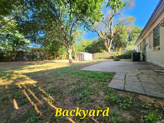 1212 Johns Dr in Euless, TX - Building Photo - Building Photo