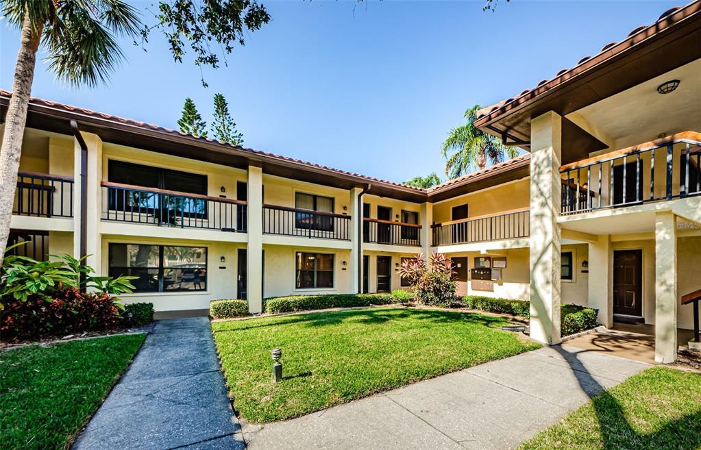 2112 Hammock Pine Blvd in Clearwater, FL - Building Photo