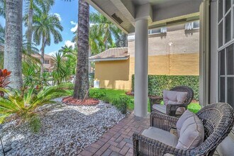 1737 Harbor View Cir in Weston, FL - Building Photo - Building Photo