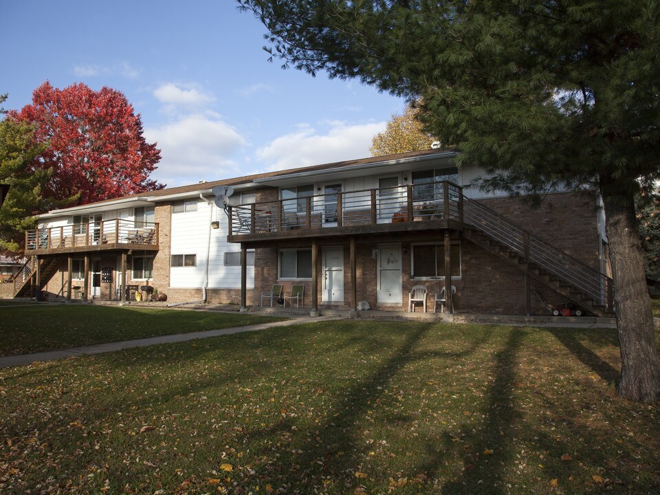 212 E Oak Cliff Ct in Peoria, IL - Building Photo